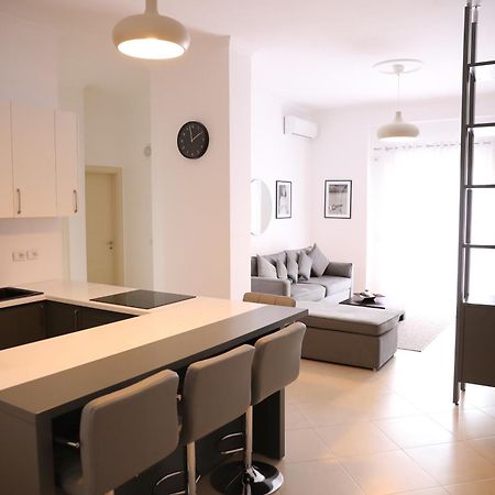 Square View Apartment Вльора Екстер'єр фото