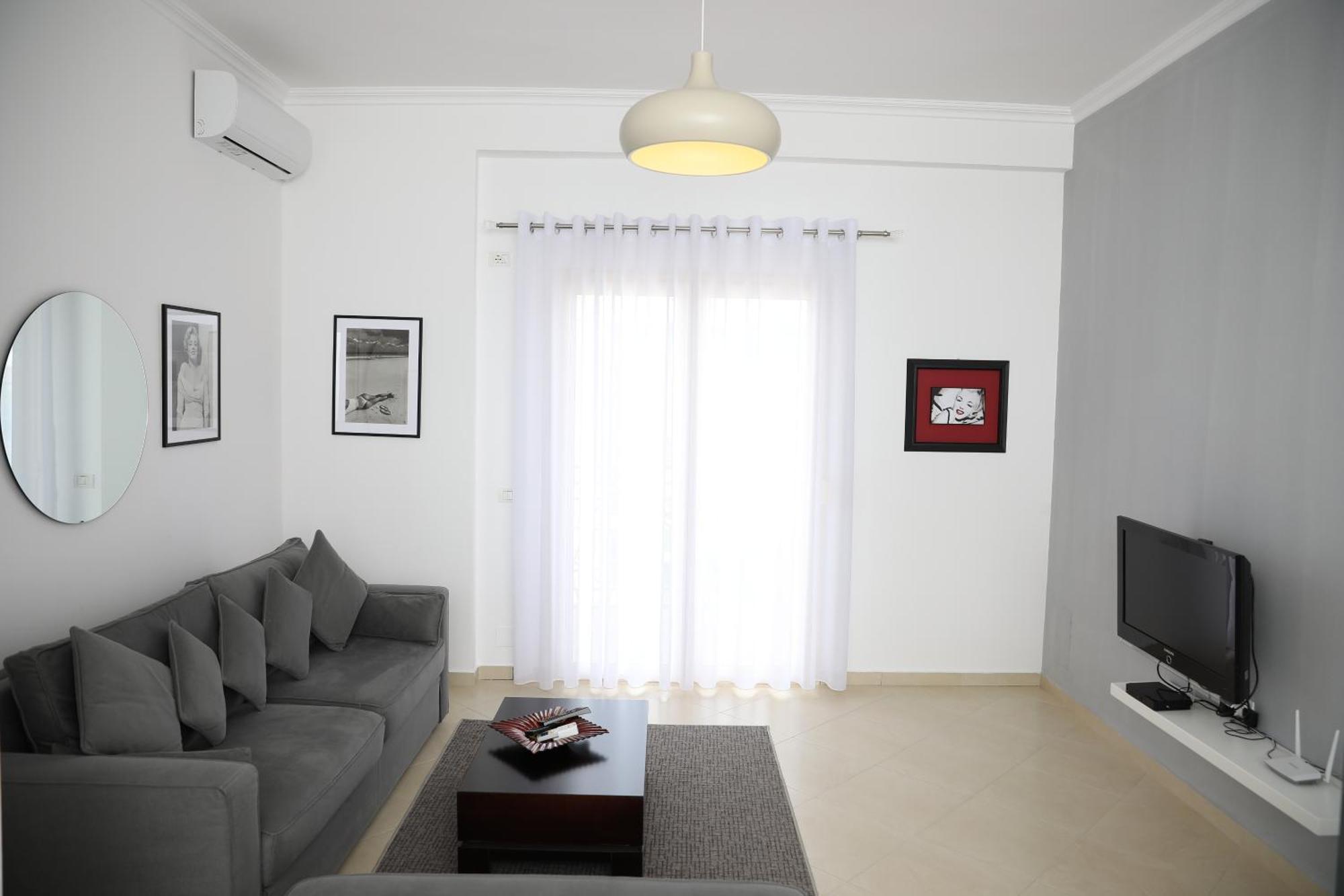 Square View Apartment Вльора Екстер'єр фото